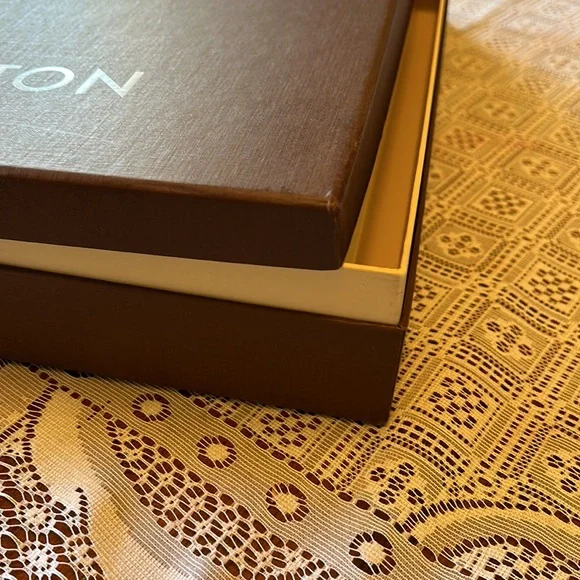 Large Louis Vuitton brown box with lid- like new!